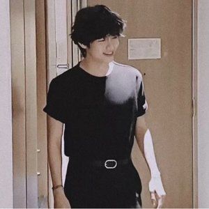 BTS V Kim Taehyung t-shirt. black. NEW